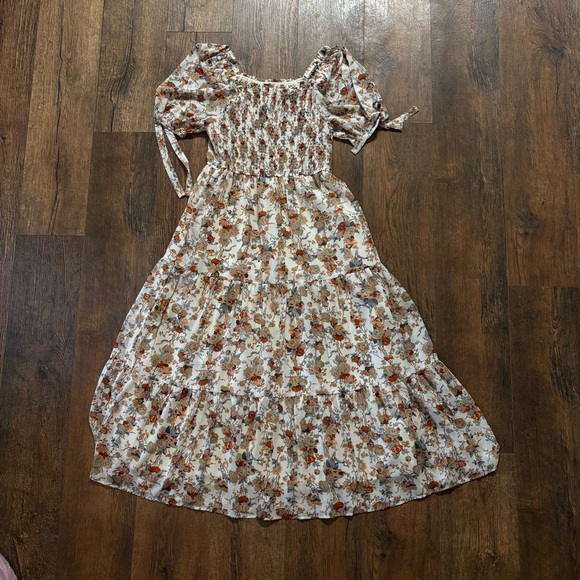 Hayden Los Angeles floral smocked midi dress - Picture 2 of 4